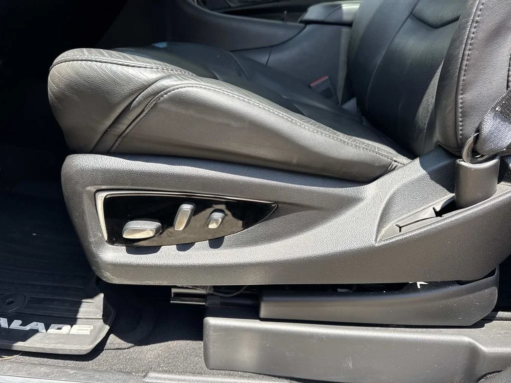 Used 2019 Gray Cadillac Luxury image 38