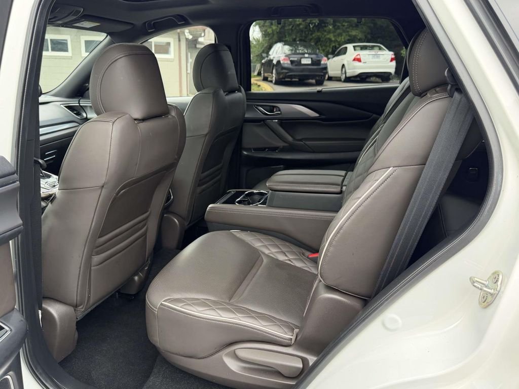 Used 2022 White Mazda Signature image 15