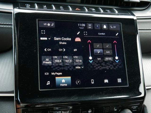 Used 2024 Silver Jeep Altitude image 20