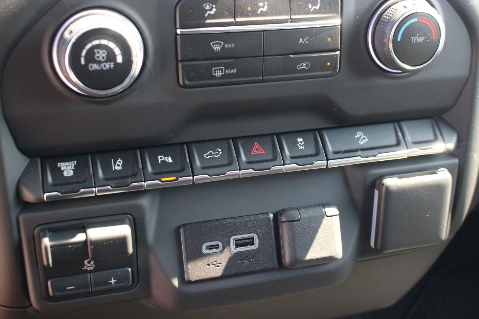 Used 2026 Summit White Chevrolet Custom image 27