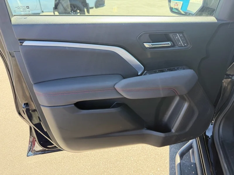Used 2025 Black Chevrolet Z71 image 15