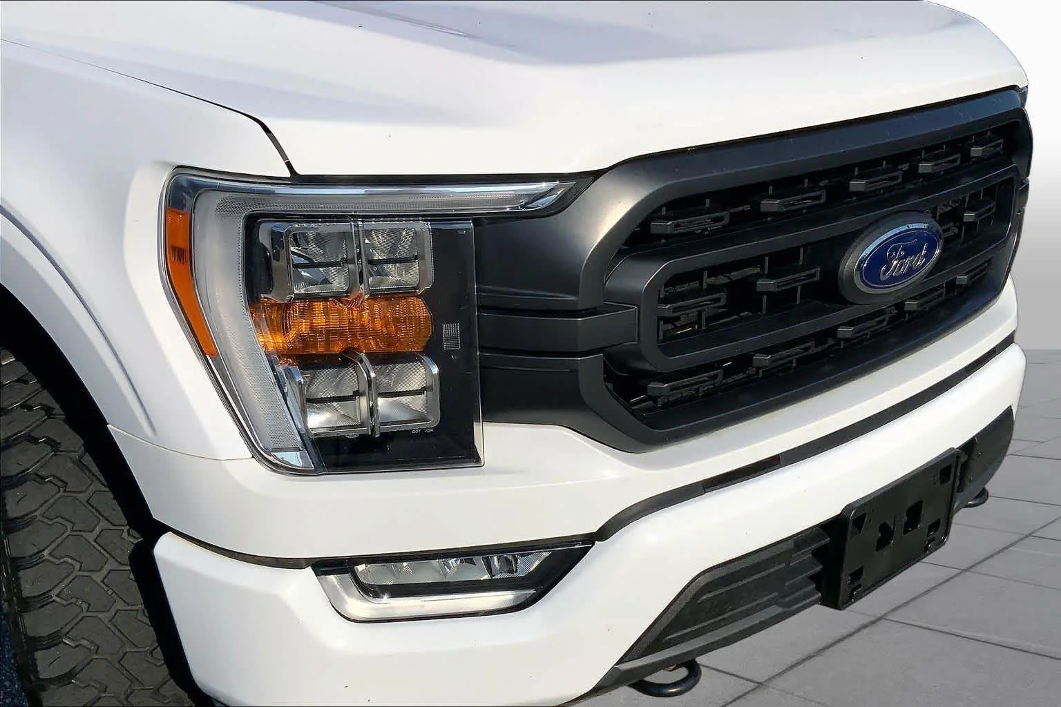 Certified Used 2022 Oxford White Clearcoat Ford XLT image 28