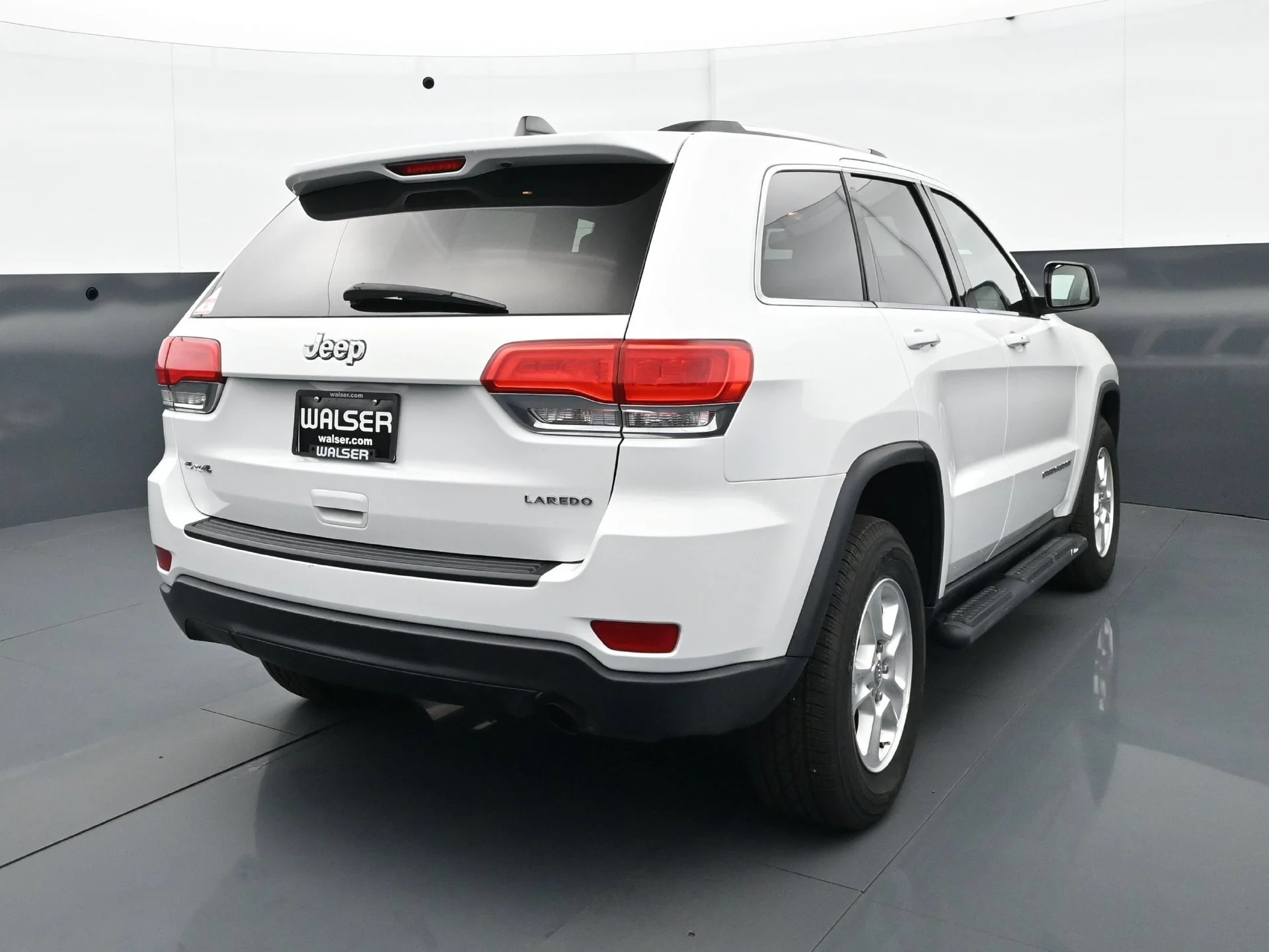 Used 2015 Bright White Clearcoat Jeep Laredo image 4