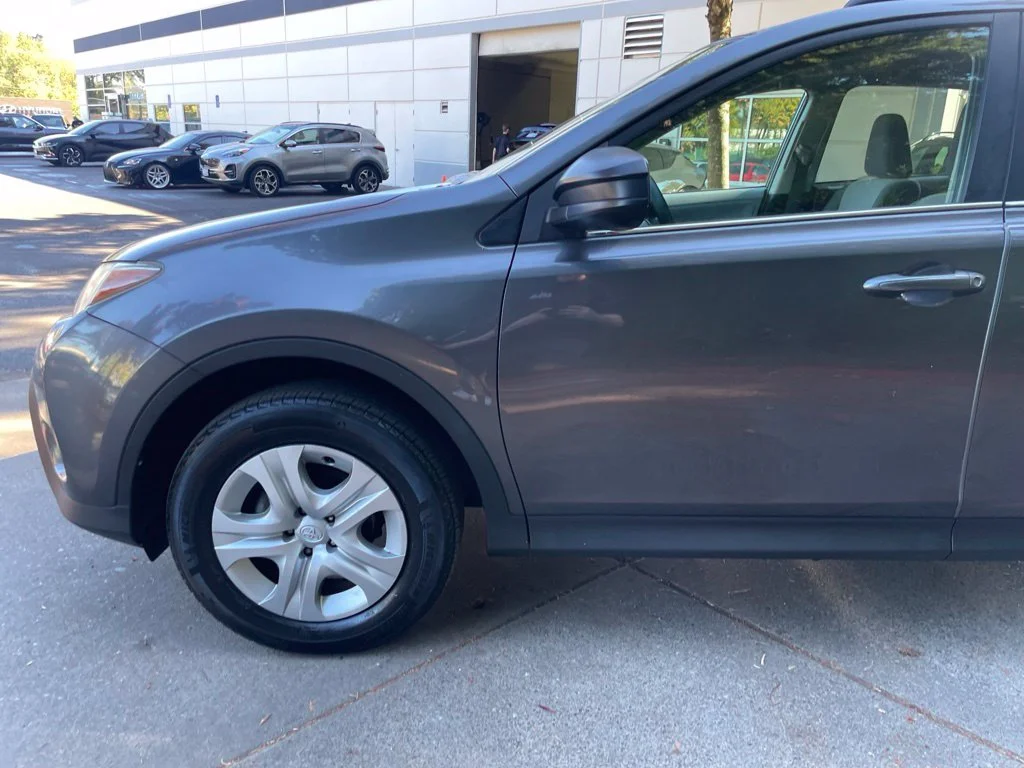 Used 2013 Magnetic Gray Metallic Toyota LE image 8