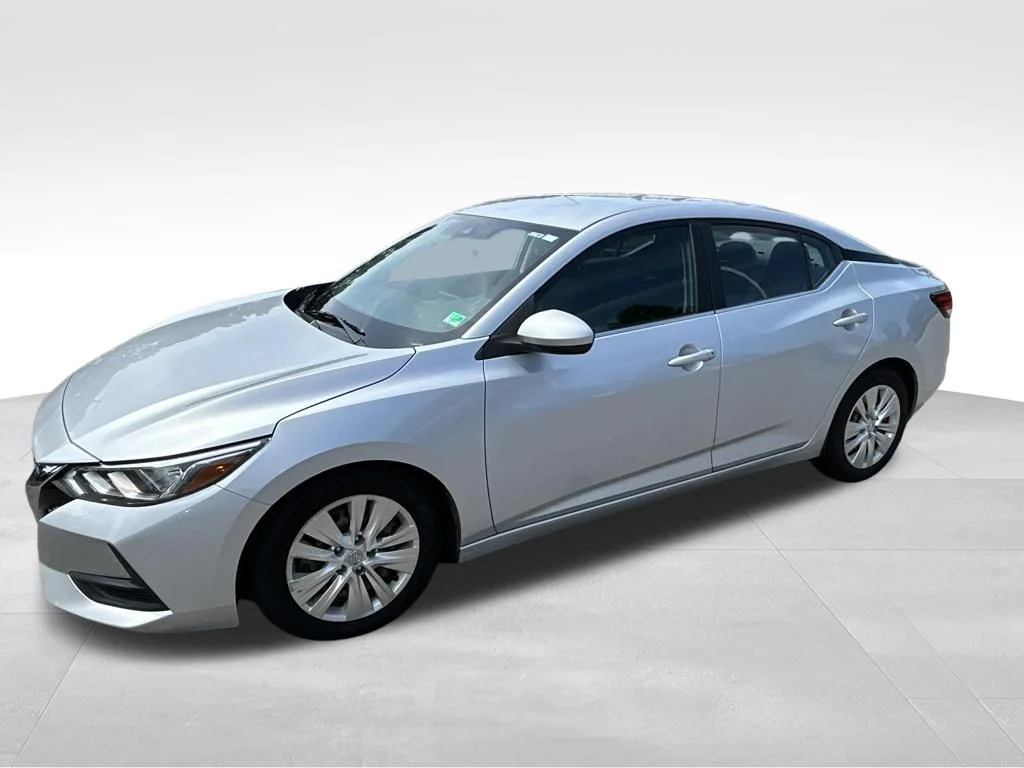 Used 2020 Silver Nissan S image 3