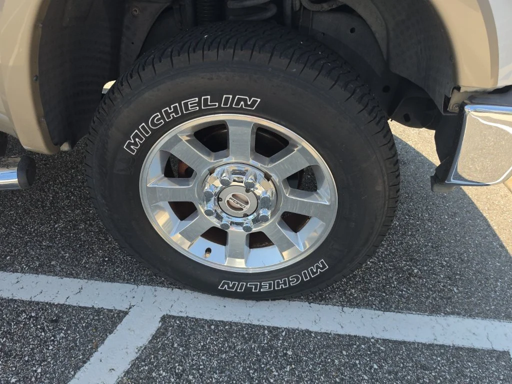 Used 2008 White Ford XL image 3