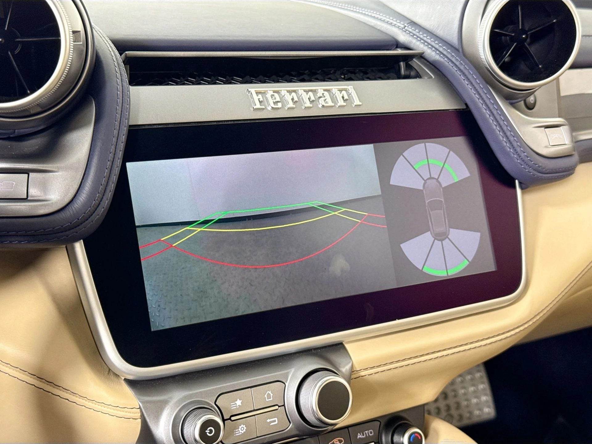 Certified Used 2018 Grigio Titanio Metall Ferrari V12 image 14