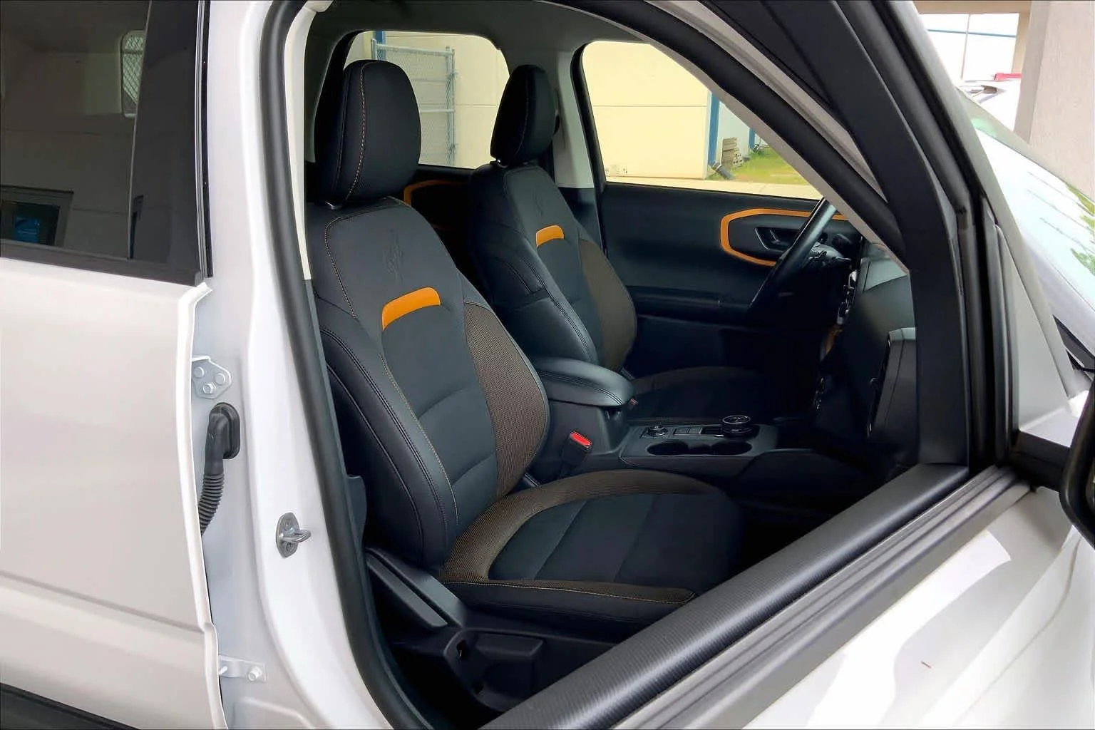 Used 2022 Oxford White Ford Badlands image 9