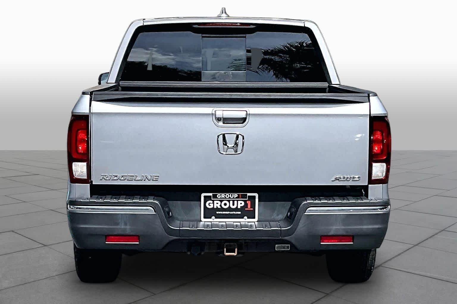 Used 2019 Lunar Silver Metallic Honda RTL-T image 5