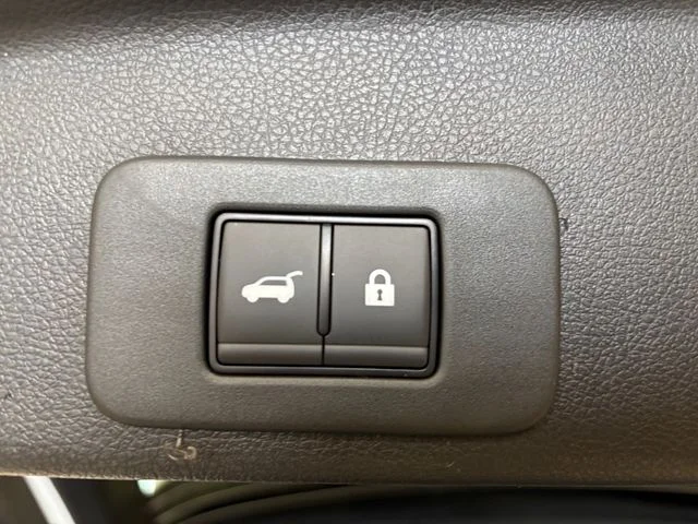 New 2026 White Nissan Platinum image 18