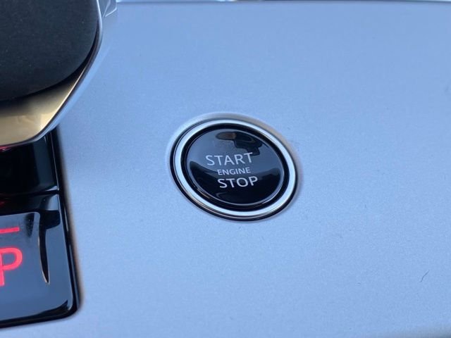 Used 2025 Silver Land Rover SE image 14