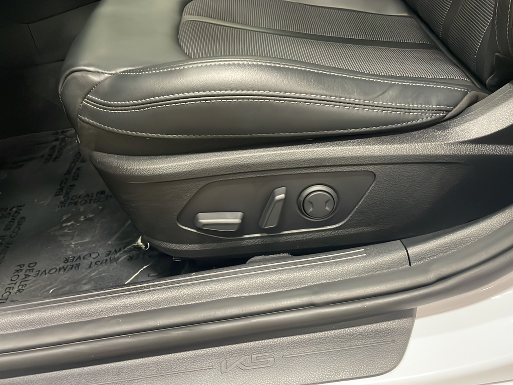 Used 2023 White Kia GT-Line image 18