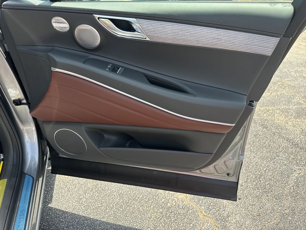 New 2025 Silver Genesis 3.5T Prestige image 14