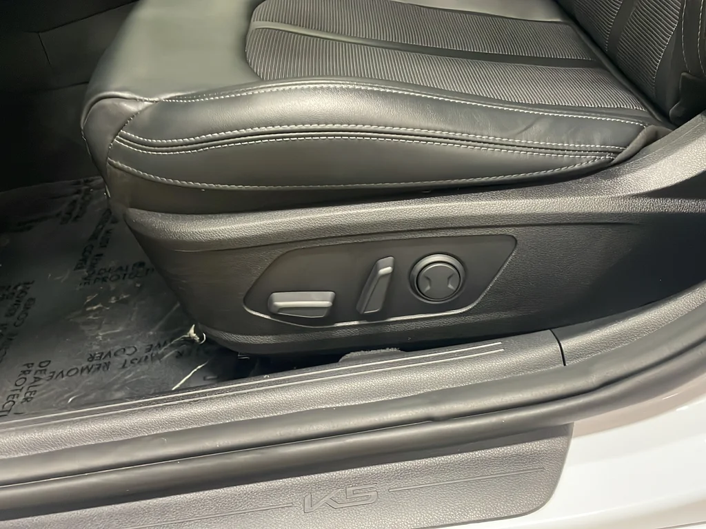 Used 2023 White Kia GT-Line image 18
