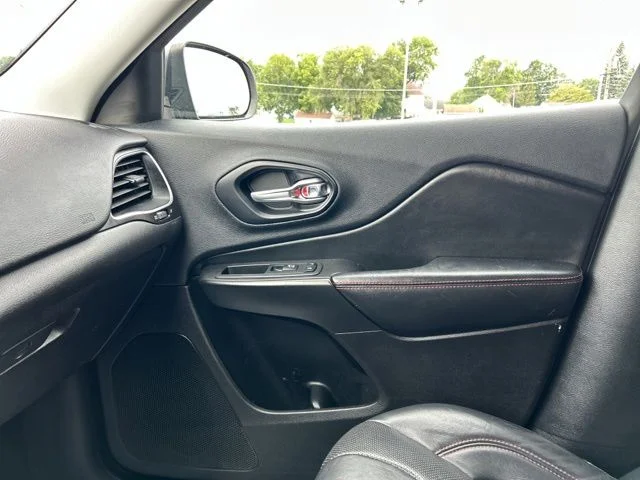 Used 2019 Gray Jeep Trailhawk image 44