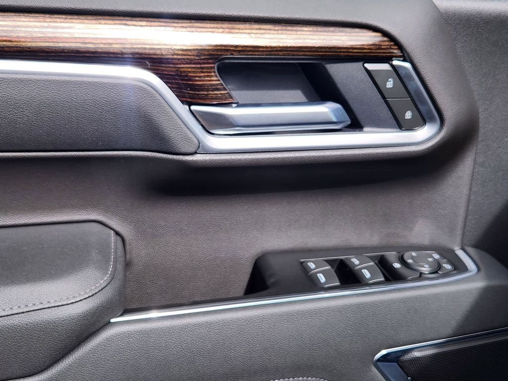 New 2026 Sterling Metallic GMC Elevation image 19