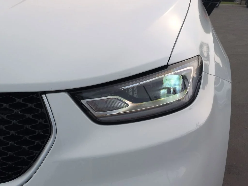 New 2026 Bright White Clear-Coat Exterior Paint Chrysler Pinnacle image 10