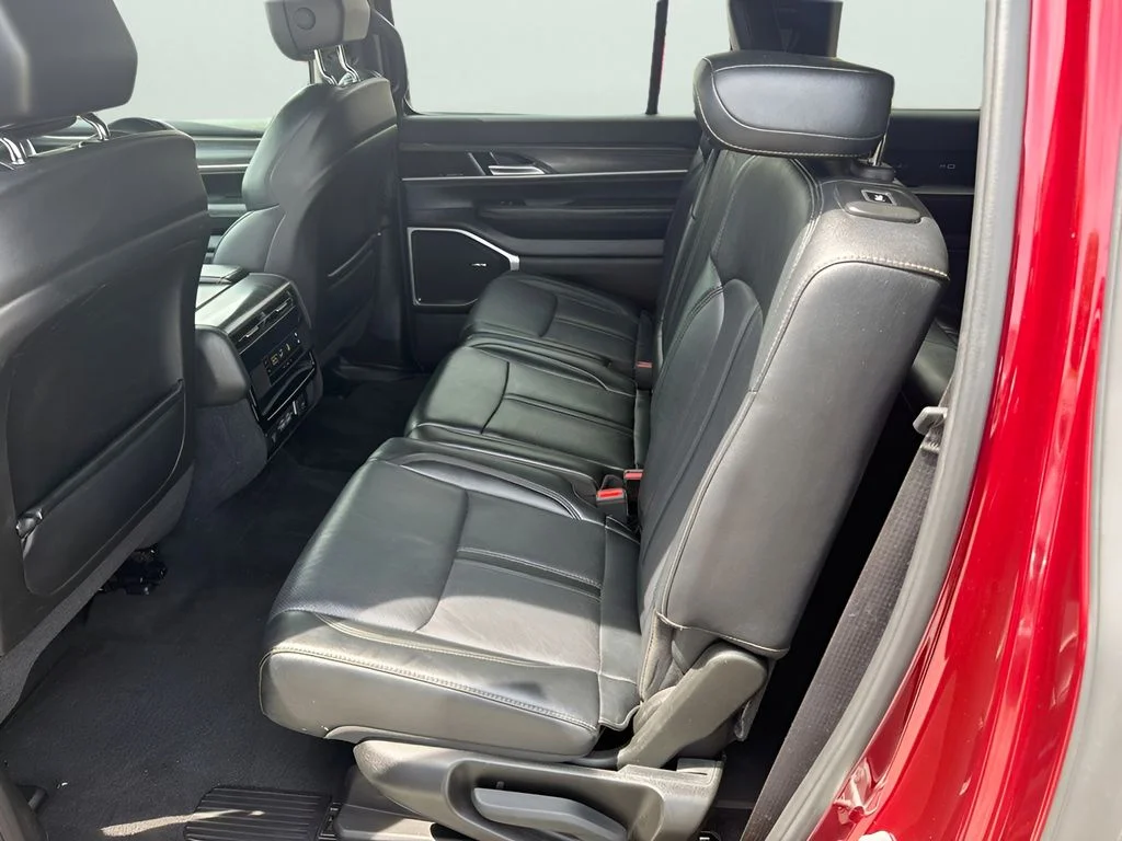 Used 2024 Velvet Jeep Series II image 10