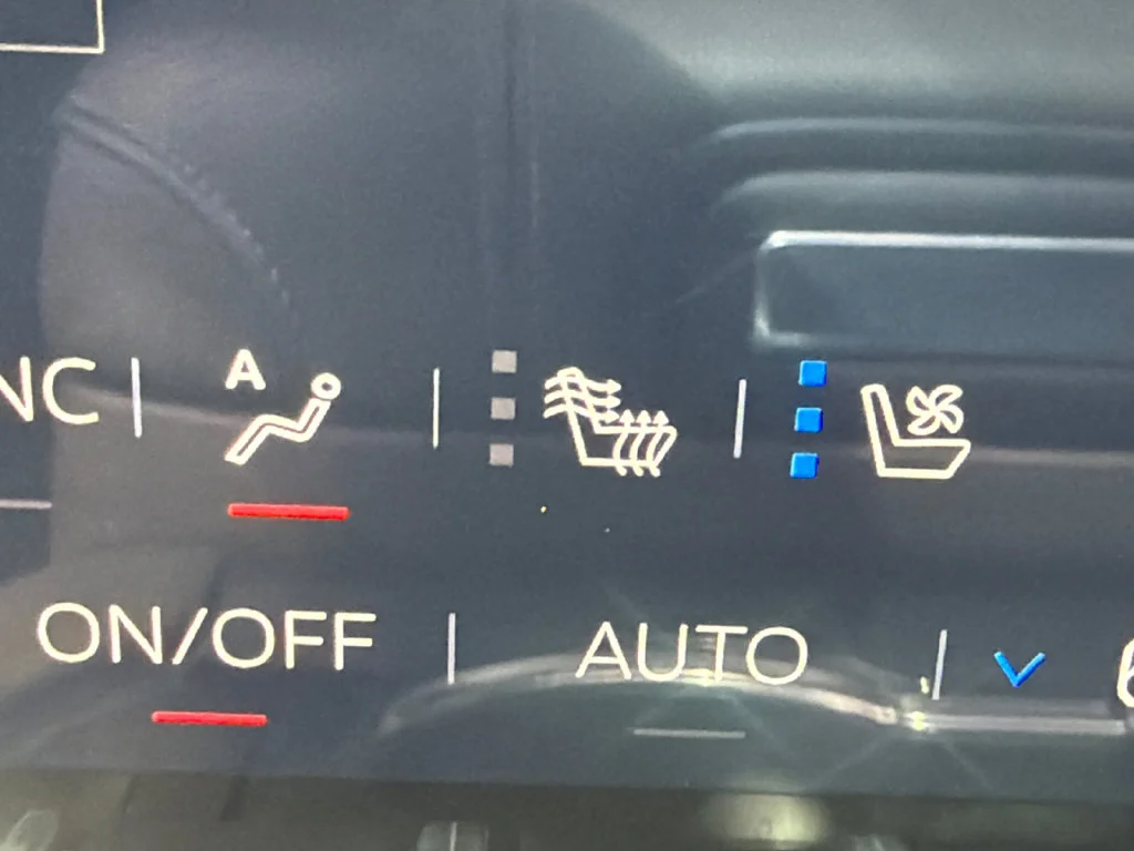 Used 2025 Blue GMC Elevation image 31