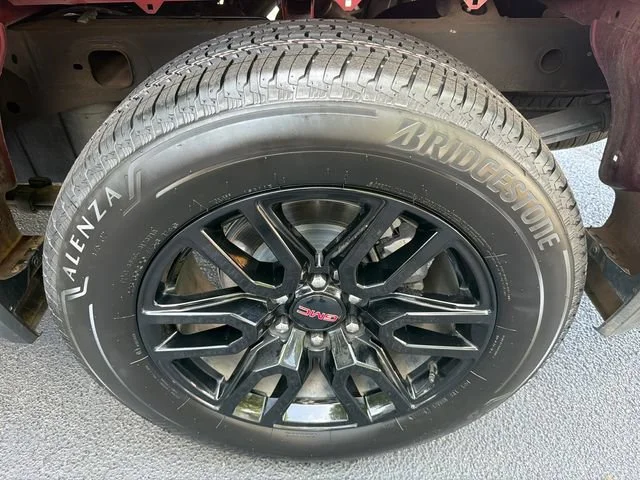 Used 2023 VOLCANIC RED TINTCOAT GMC Elevation image 19