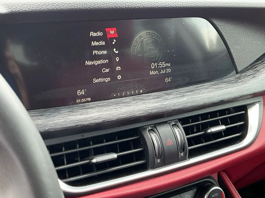 Used 2019 White Alfa Romeo Base image 38