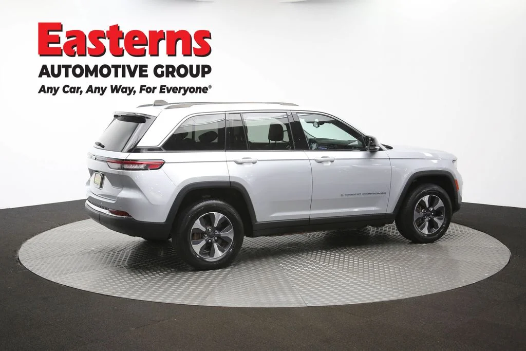 Used 2022 Silver Jeep 4xe image 46