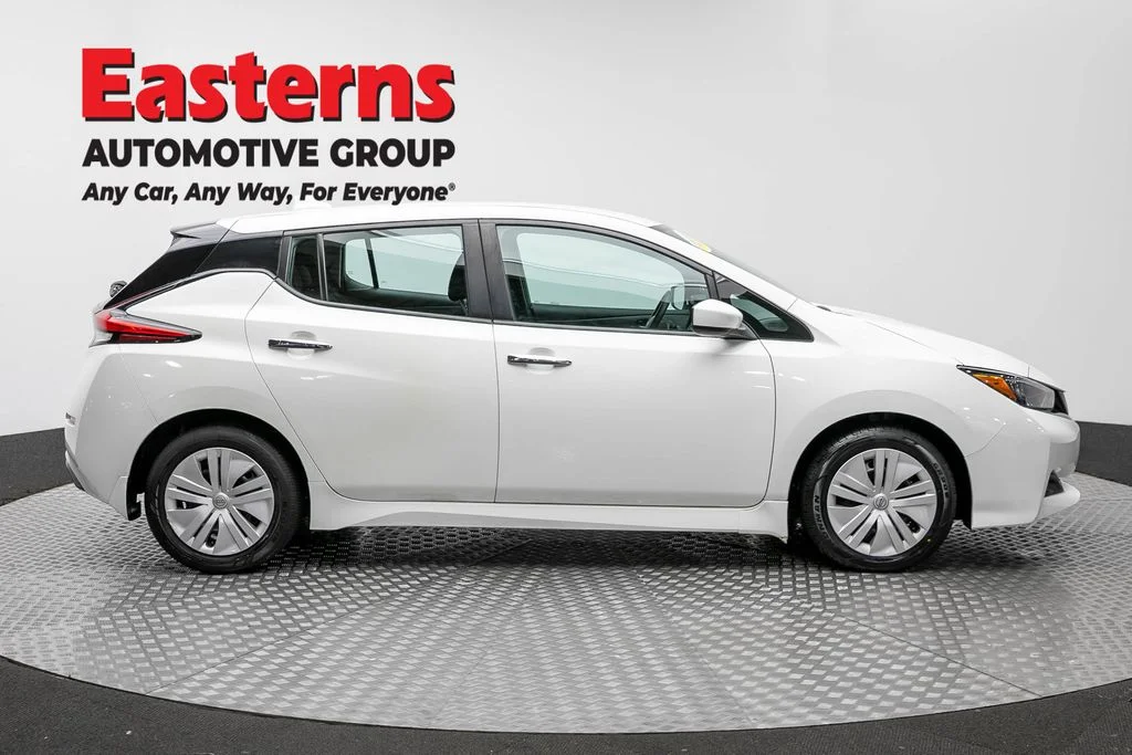 Used 2023 White Nissan S image 4