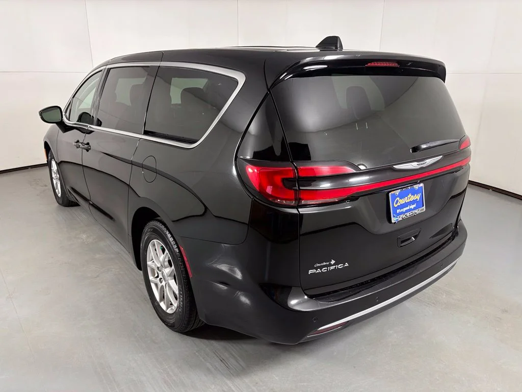 Used 2024 Black Chrysler Touring L image 6