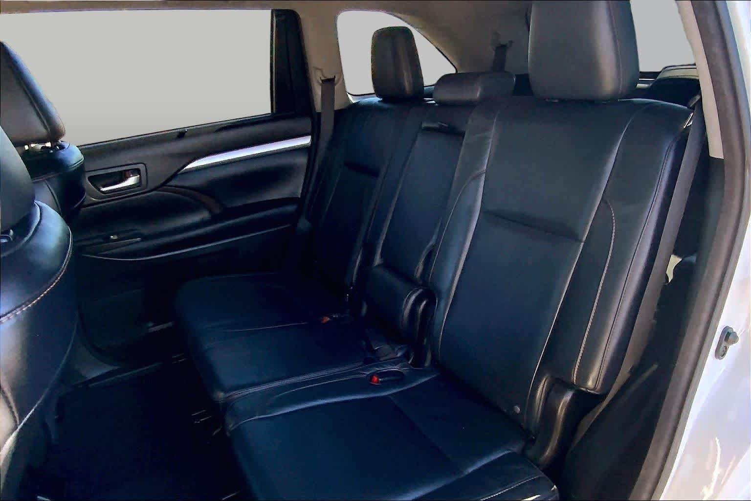 Used 2015 Blizzard Pearl Toyota XLE image 21