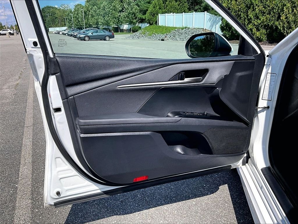 Used 2025 White Toyota SE image 9