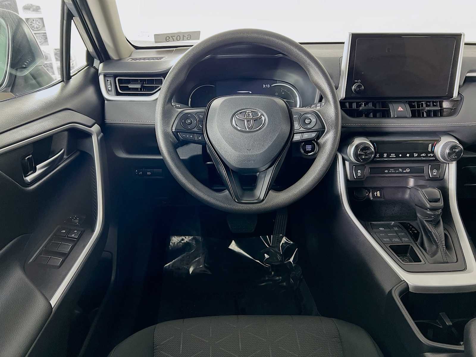 Used 2025 Silver Sky Metallic Toyota XLE image 21