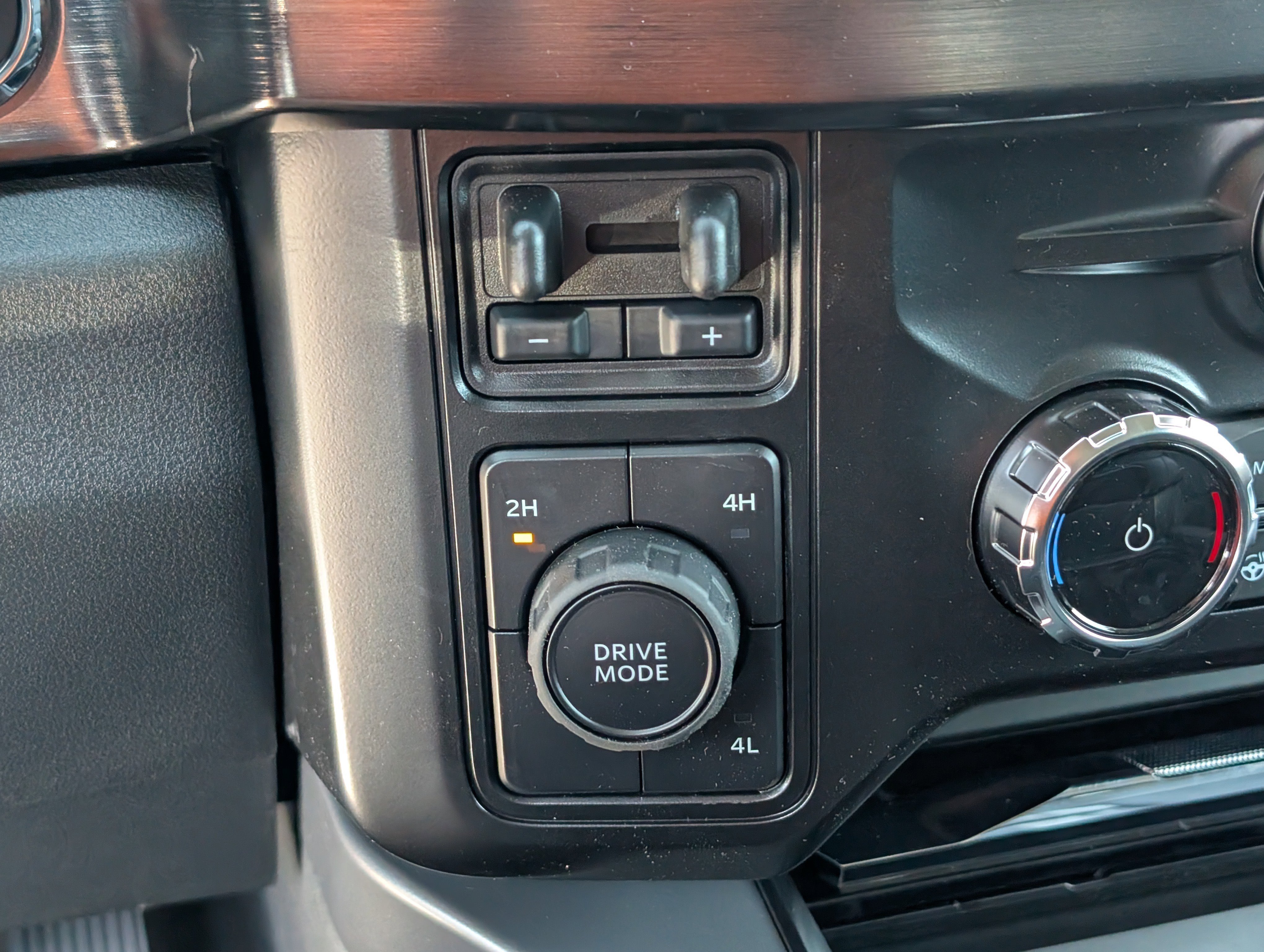 New 2026 Oxford White FORD F-350® Lariat® image 29