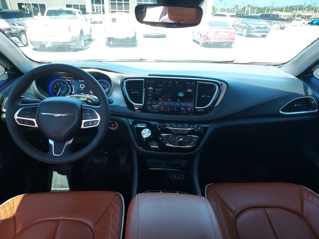 Used 2024 White Chrysler Pinnacle image 15