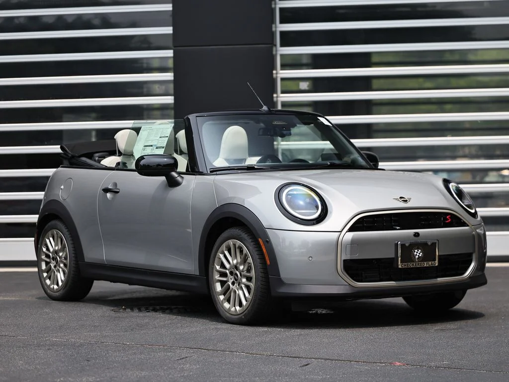 New 2026 Silver MINI Iconic image 1
