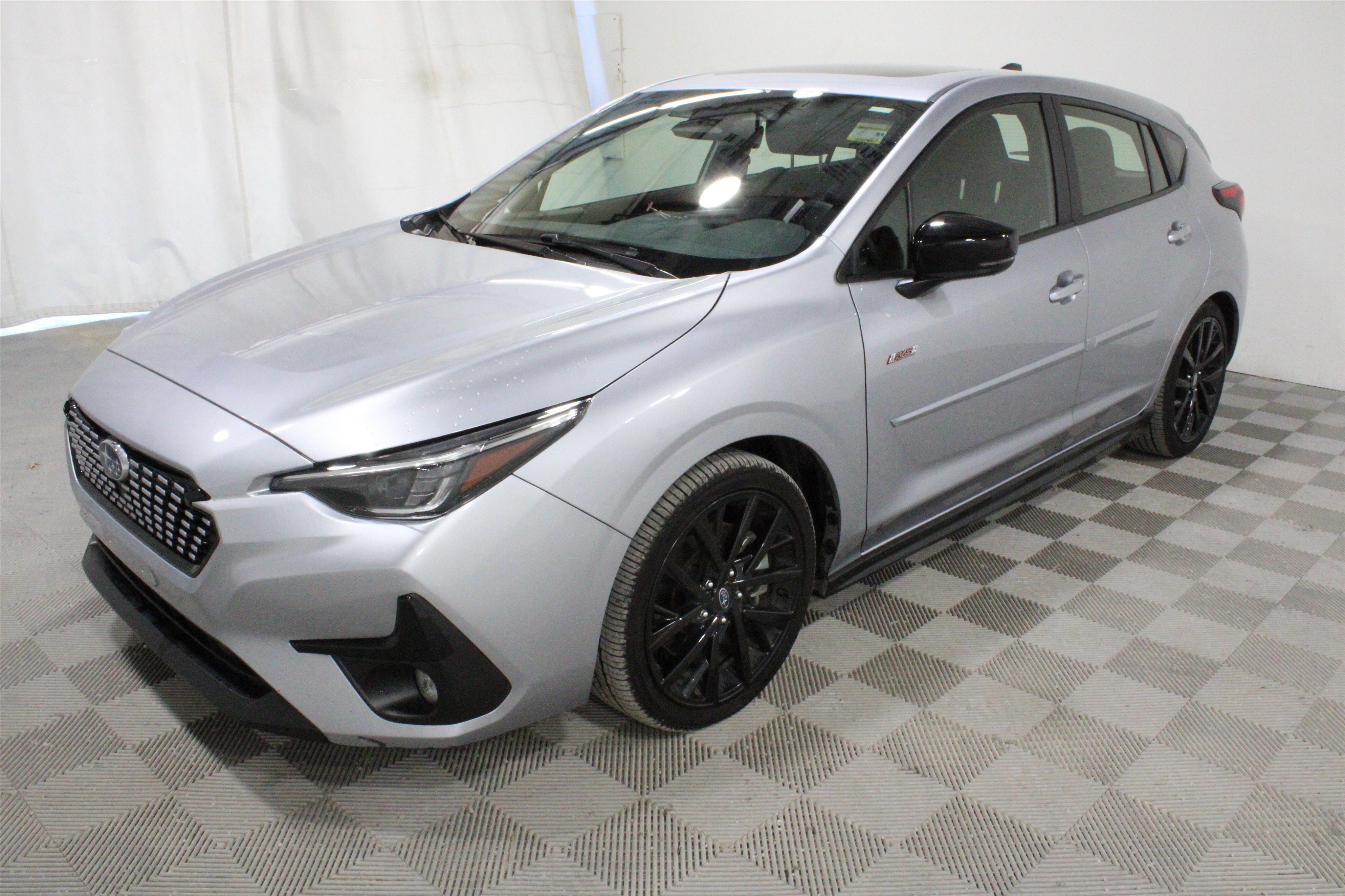 Used 2025 Ice Silver Metallic Subaru RS image 31