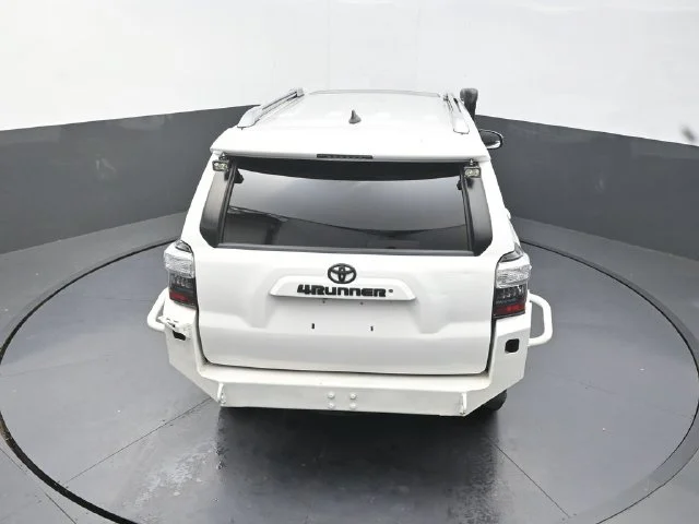 Used 2016 White Toyota SR5 Premium image 29