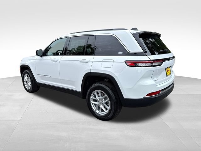 New 2026 Bright White Clear-Coat Exterior Paint Jeep Laredo image 5