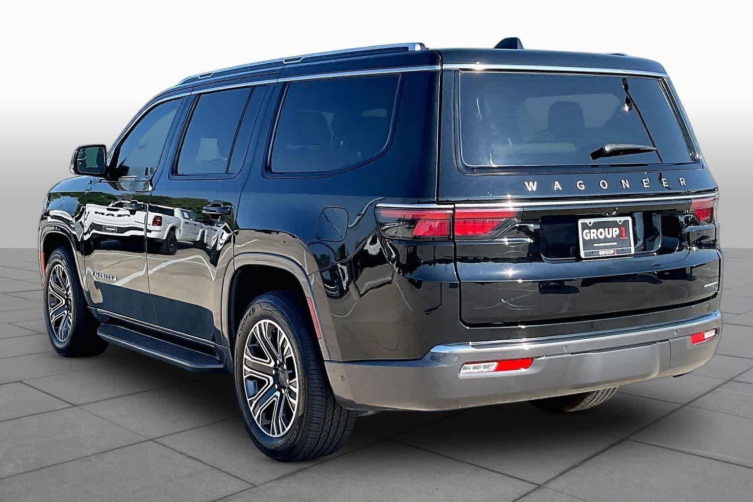 Used 2022 Diamond Black Crystal Pearlcoat Jeep Series III image 9