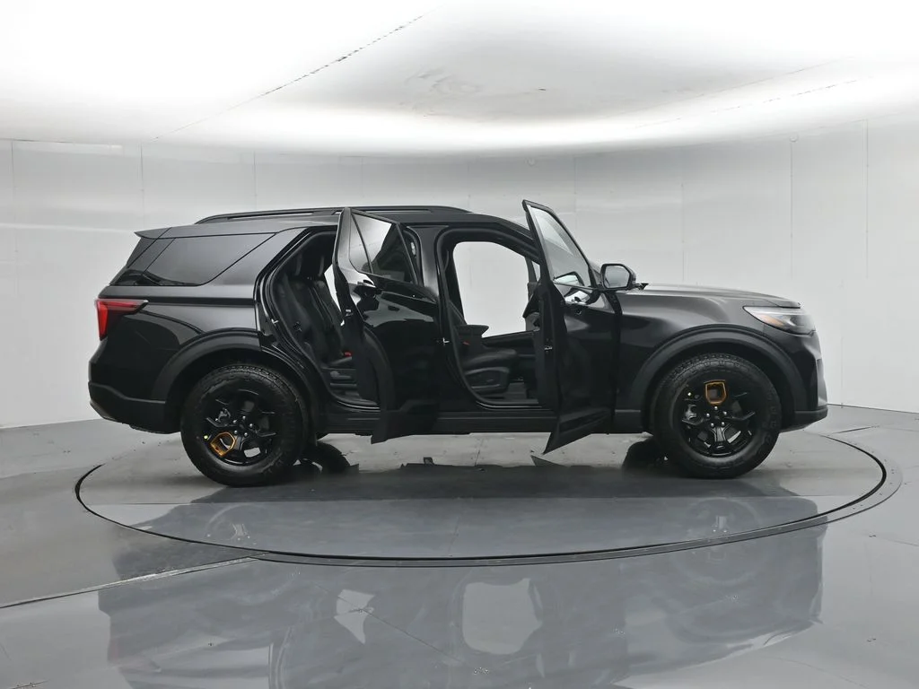 New 2026 Agate Black Metallic Ford Tremor image 4