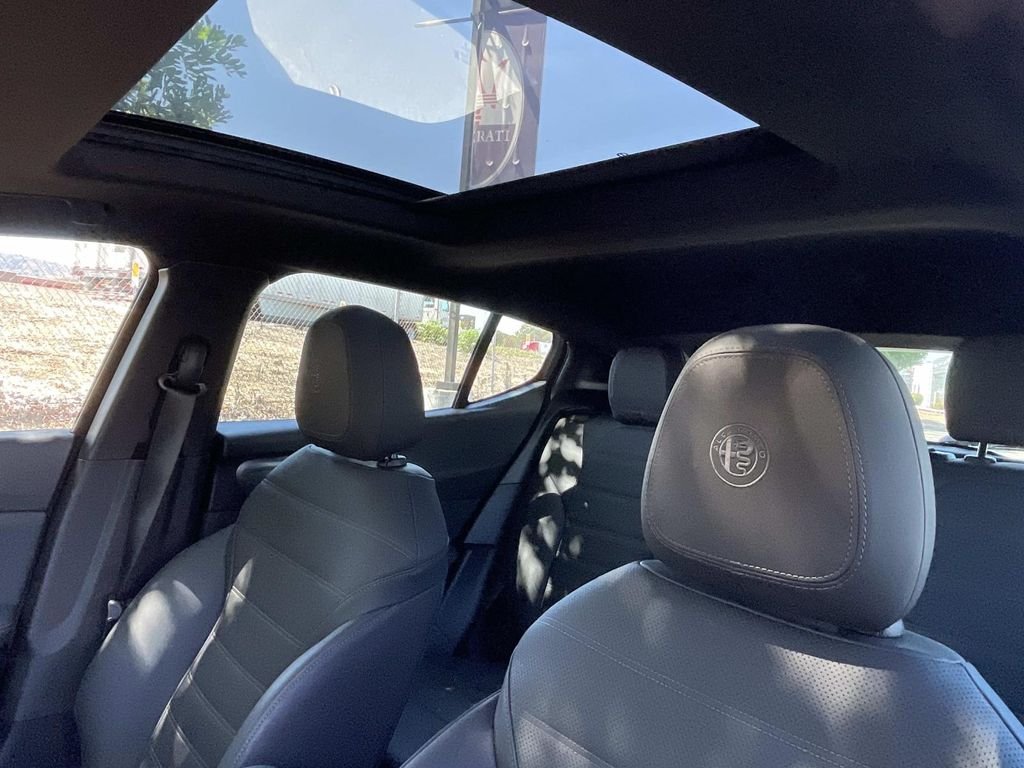 Used 2025 White Alfa Romeo  image 6