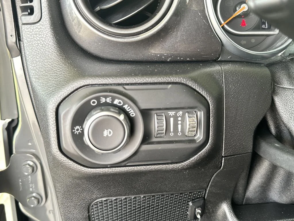 Used 2020 Gray Jeep Unlimited Sport Altitude image 18