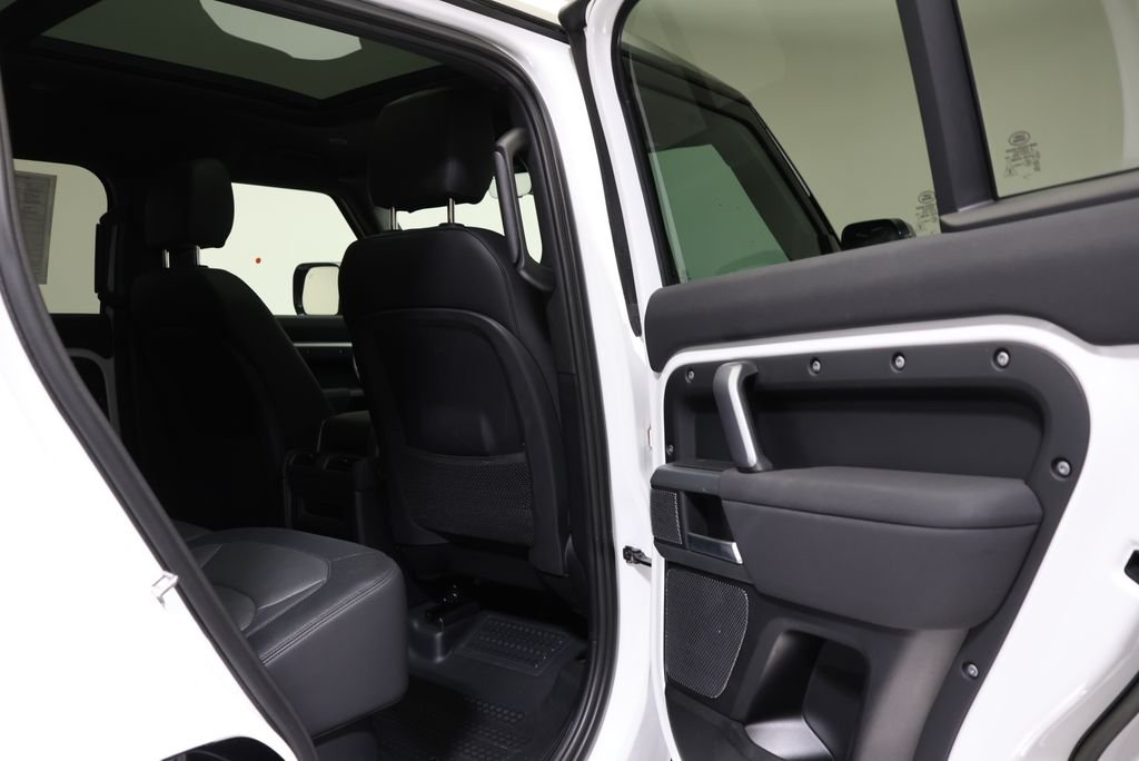 Used 2023 Fuji White Land Rover X-Dynamic SE image 43