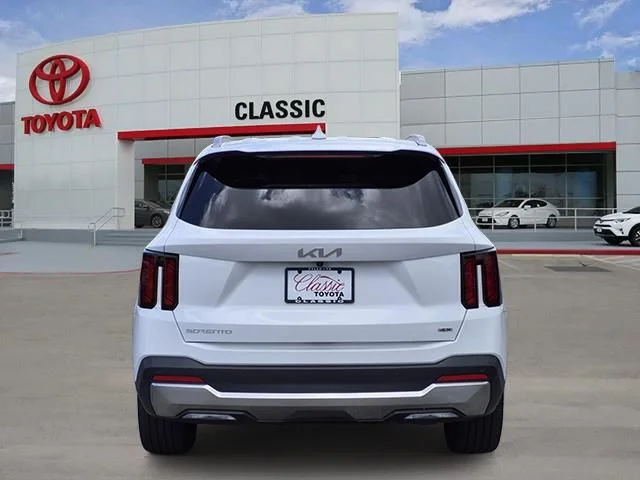 Used 2026 Glacial White Pearl Kia EX image 5