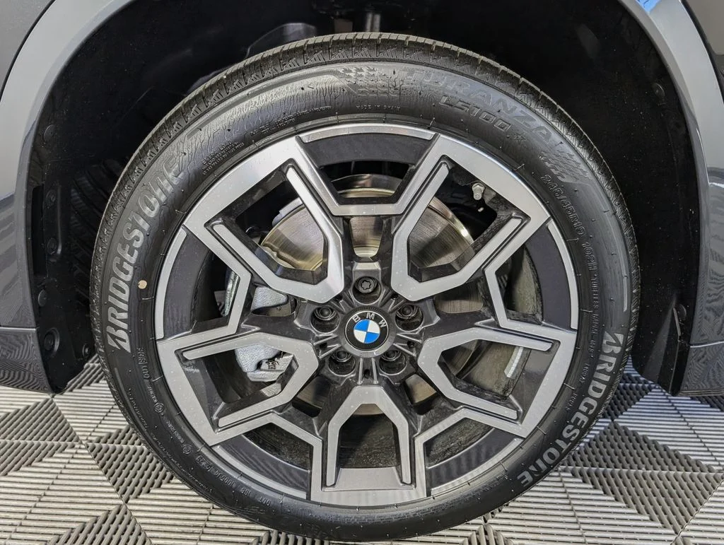 New 2026 Black Sapphire Metallic BMW xDrive28i image 10