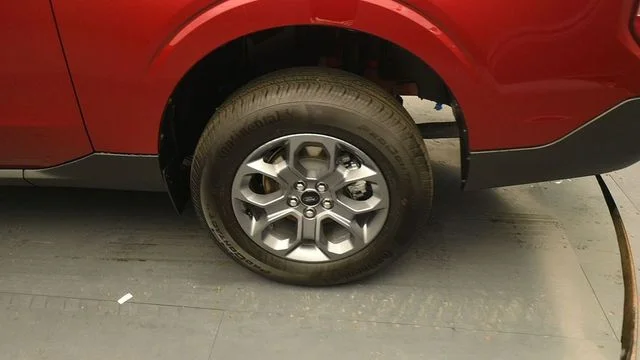 New 2026 Ruby Red Metallic Tinted Clearcoat Ford XLT image 9