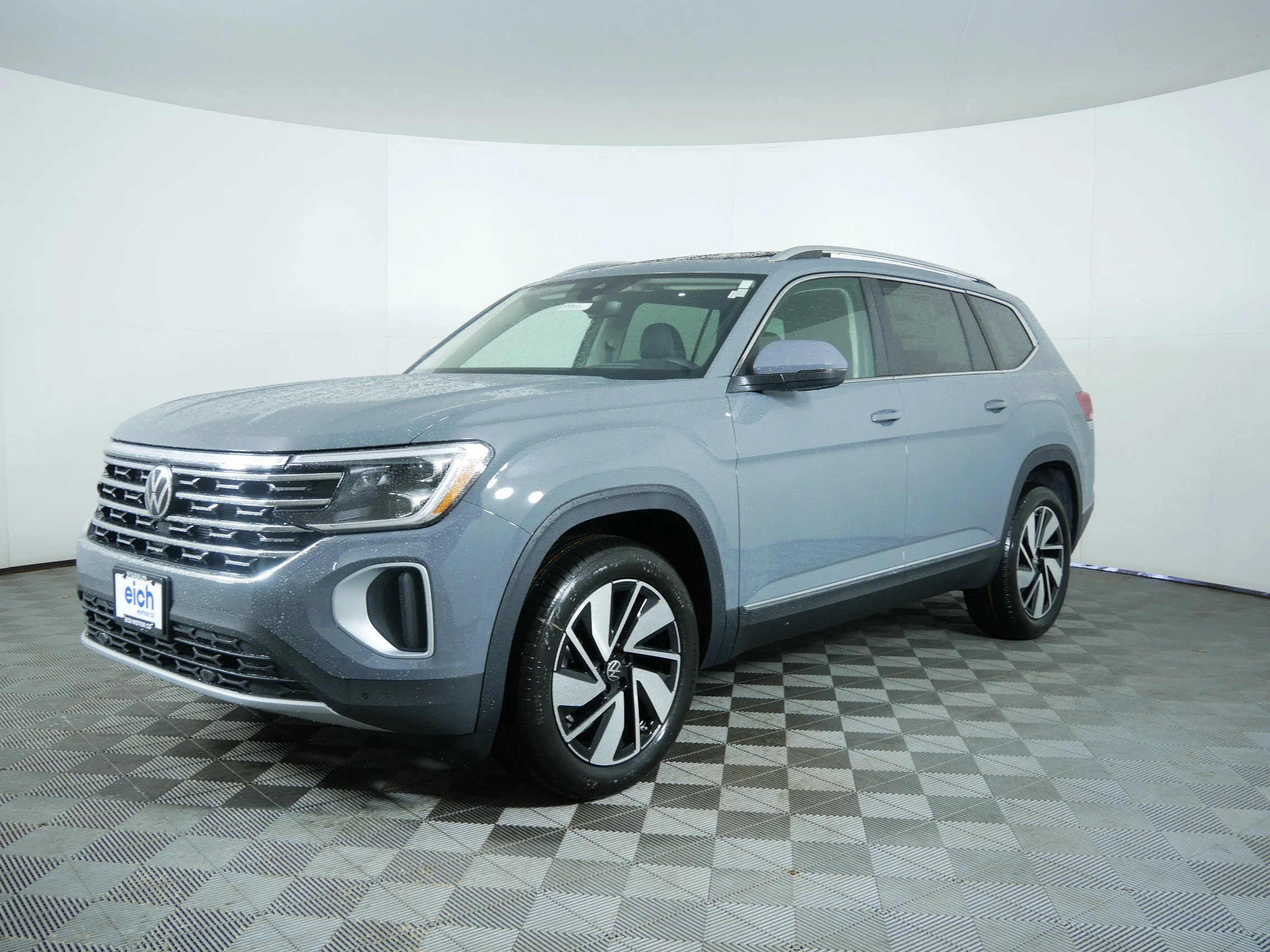 New 2026 Pure Gray Volkswagen 2.0T SEL image 3