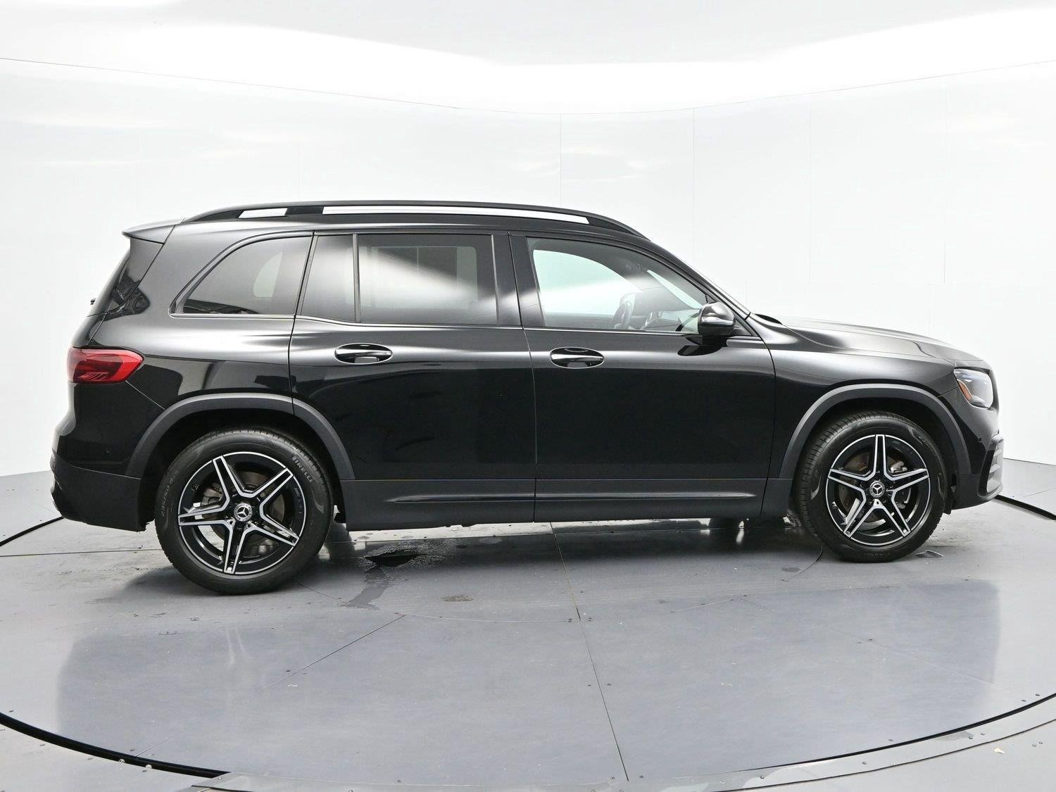 Used 2024 Black Mercedes-Benz GLB 250 image 8