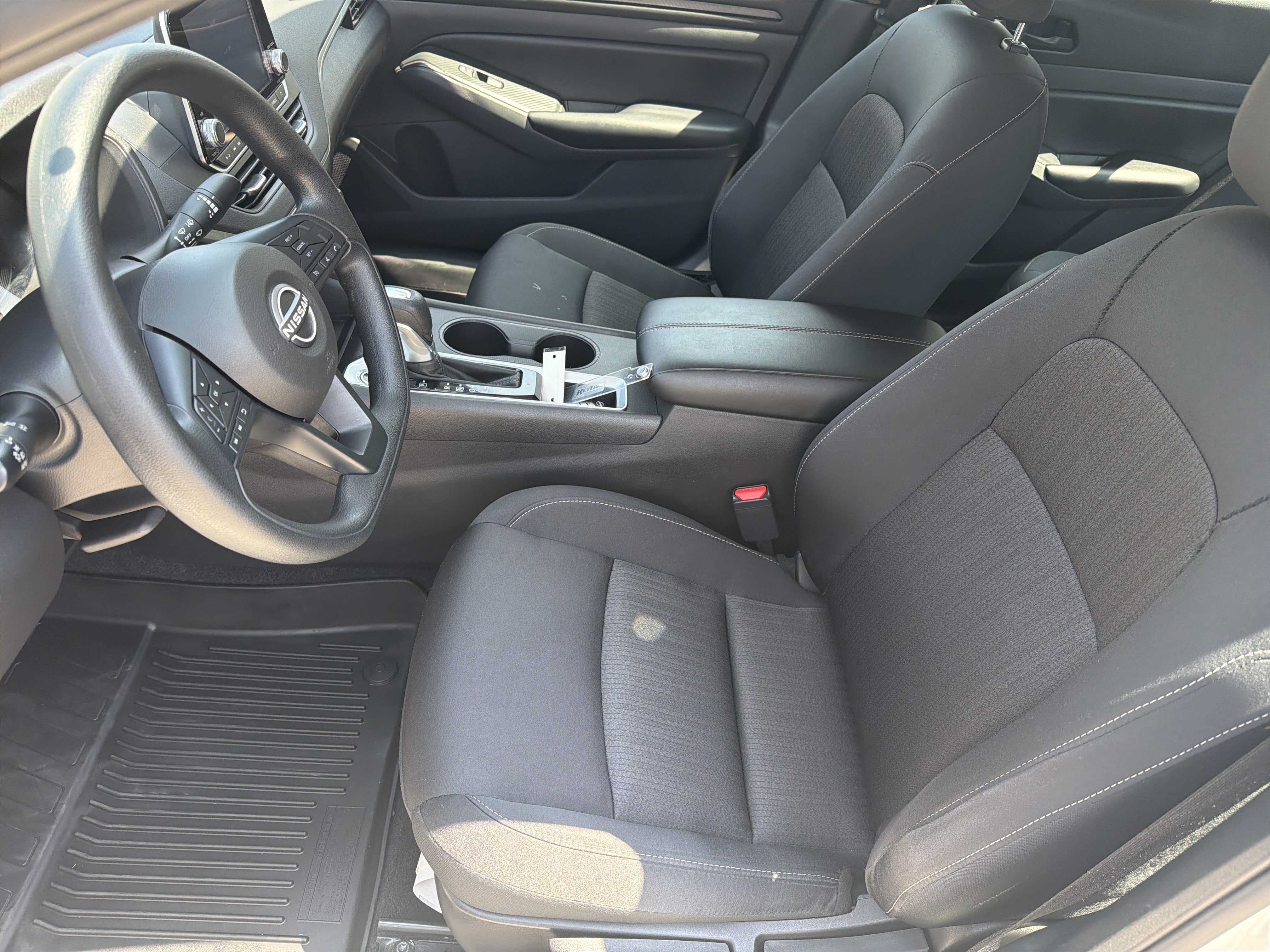 Certified Used 2025 Glacier White Nissan S image 10