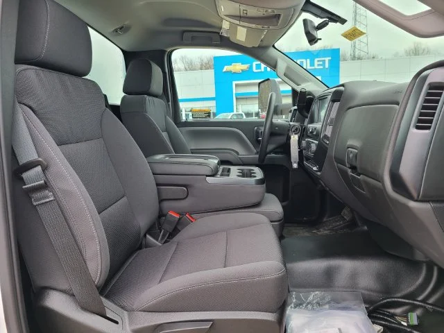 Used 2023 White Chevrolet 1WT image 18