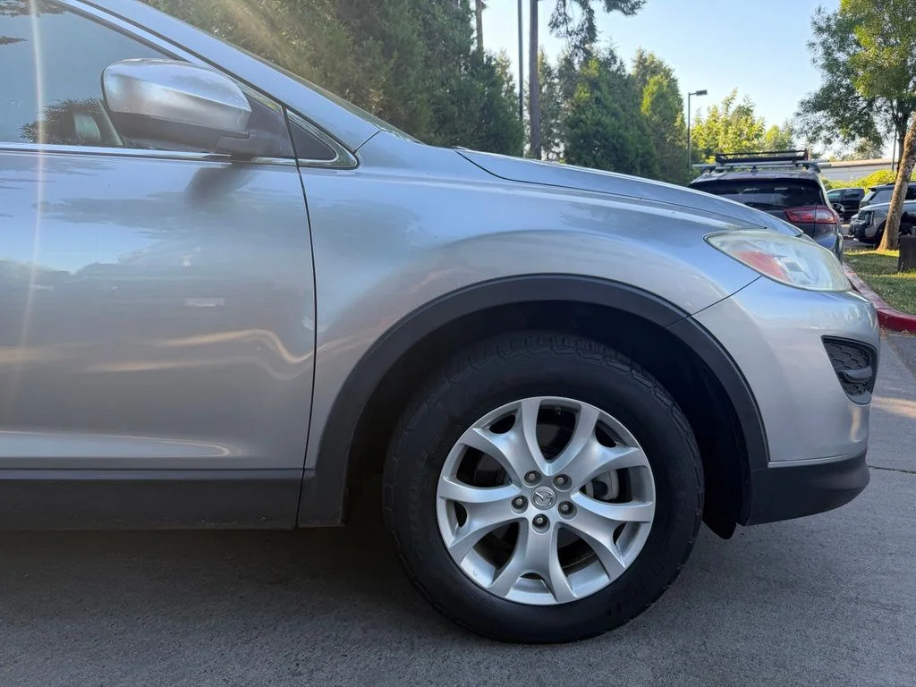 Used 2011 Liquid Silver Metallic Mazda Touring image 3